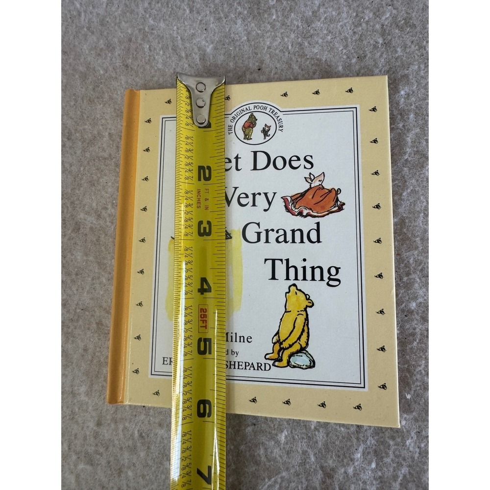 Piglet Does a Very Grand Thing A.A. Milne Pooh Treasury Hardcover  0525449337